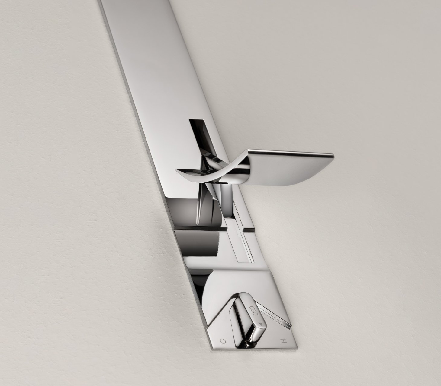 Cea, Cut Plus Shower column